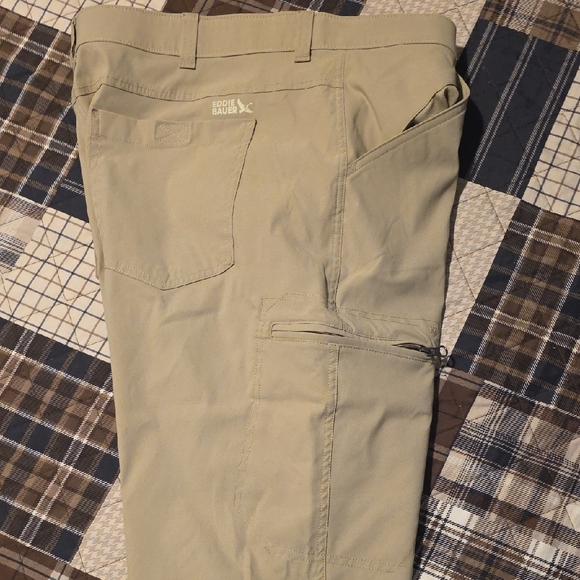Eddie Bauer Men's Khaki Cargo Pants - Picture 9 of 9